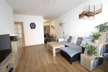 Obývací pokoj - Prodej bytu 3+1 v osobním vlastnictví 63 m², Praha 4 - Kamýk 