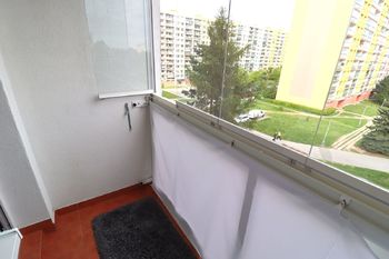 Zasklená lodžie - Prodej bytu 3+1 v osobním vlastnictví 63 m², Praha 4 - Kamýk