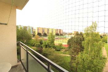 pohled z lodžie - Pronájem bytu 1+1 v osobním vlastnictví, Plzeň