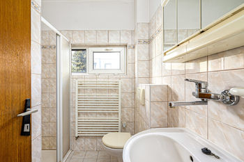Koupelna - přízemí - Prodej domu 215 m², Strakonice