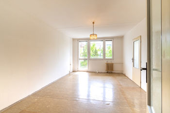 Obývací pokoj - Prodej bytu 3+1 v osobním vlastnictví 70 m², Praha 4 - Michle 