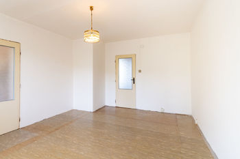 Obývací pokoj - Prodej bytu 3+1 v osobním vlastnictví 70 m², Praha 4 - Michle