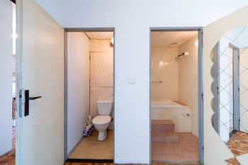 Koupelna a WC - Prodej bytu 3+1 v osobním vlastnictví 70 m², Praha 4 - Michle