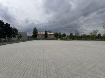 Pronájem pozemku 4000 m², Mochov