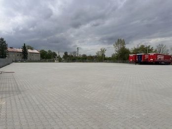 Pronájem pozemku 4000 m², Mochov