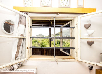 Okno z obývacího pokoje s výhledem na Střekov - Prodej chaty / chalupy 20 m², Ústí nad Labem