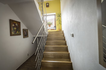 Schodiště do patra - Prodej chaty / chalupy 127 m², Budíškovice
