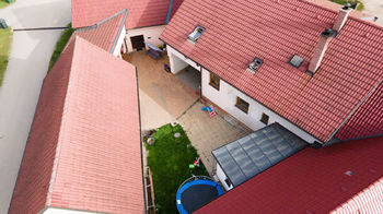 Letecký pohled na uzavřený dvůr - Prodej chaty / chalupy 127 m², Budíškovice