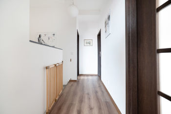Chodba v horním patře - Prodej domu 127 m², Nelahozeves