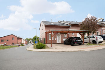 Pohled na dům z ulice - Prodej domu 127 m², Nelahozeves