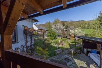 výhled z kryté terasy - Prodej chaty / chalupy 122 m², Velké Losiny