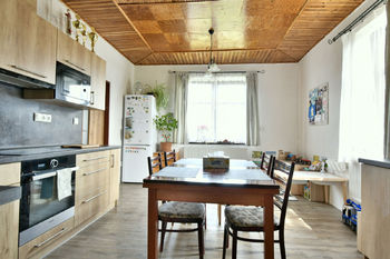kuchyň - Prodej domu 88 m², Chomutice