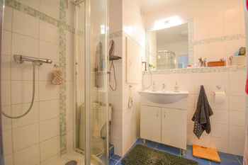 koupelna - Pronájem bytu 1+1 v osobním vlastnictví, Hradec Králové