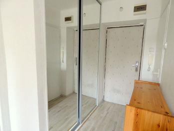 předsíň s vestavnou skříní - Pronájem bytu 1+1 v družstevním vlastnictví 28 m², Praha 4 - Krč