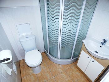 koupelna s WC - Pronájem bytu 1+1 v družstevním vlastnictví 28 m², Praha 4 - Krč