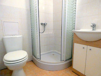 koupelna - Pronájem bytu 1+1 v družstevním vlastnictví 28 m², Praha 4 - Krč