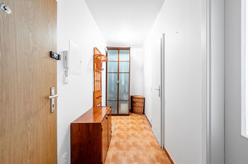 Prodej bytu 1+kk v osobním vlastnictví 41 m², Klecany