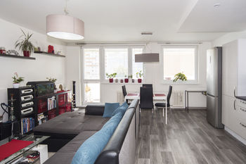 obývací pokoj - Prodej bytu 3+kk v osobním vlastnictví 70 m², Praha 6 - Řepy 