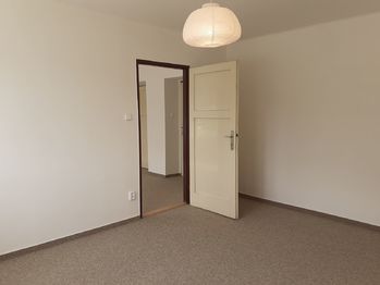 pokoj č. 2 - Pronájem bytu 2+1 v osobním vlastnictví 54 m², Kladno