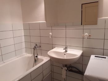 koupelna - Pronájem bytu 2+1 v osobním vlastnictví 54 m², Kladno
