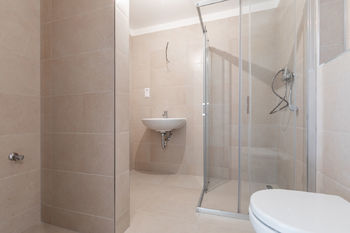 Koupelna - Pronájem bytu 2+kk v osobním vlastnictví, Praha 4 - Chodov