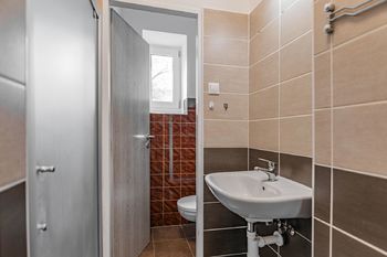 Koupelna. - Pronájem bytu 1+1 v družstevním vlastnictví, Jindřichův Hradec