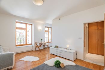 Pohled na dispozici bytu - Prodej bytu 1+kk v osobním vlastnictví 28 m², Praha 10 - Vinohrady