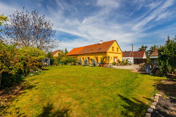 Prodej domu 1150 m², Unhošť