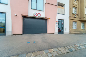 Pronájem garážového stání 12 m², Praha 9 - Libeň