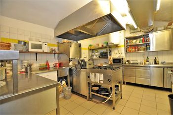 současná kuchyně ... - Pronájem restaurace 150 m², Havlíčkův Brod