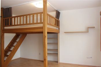 Obývací pokoj - Pronájem bytu 1+kk v osobním vlastnictví 39 m², Černošice