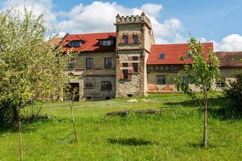 Zemědělská usedlost Lísky, objekt bývalého zámeckého dvora - Prodej zemědělského objektu 350 m², Chvalnov-Lísky