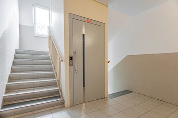 Výtah. - Pronájem bytu 1+kk v osobním vlastnictví, České Budějovice