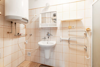 Přízemí - koupelna - Prodej chaty / chalupy 157 m², Čechtice