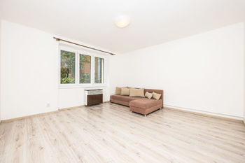 Obývací pokoj - Prodej bytu 2+1 v družstevním vlastnictví 58 m², Teplice