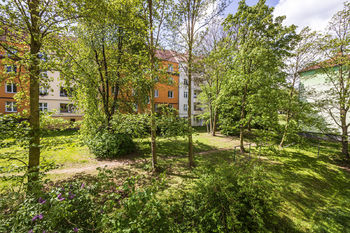 Výhled z ložnice a obývacího pokoje - Prodej bytu 2+1 v družstevním vlastnictví 58 m², Teplice