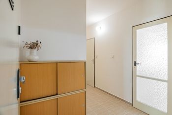 Předsíň. - Prodej bytu 2+1 v osobním vlastnictví 50 m², Jindřichův Hradec