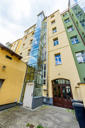 dvůr - Prodej bytu 2+kk v osobním vlastnictví, Praha 6 - Dejvice