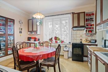 Kuchyň přízemí - Prodej domu 260 m², Jesenice