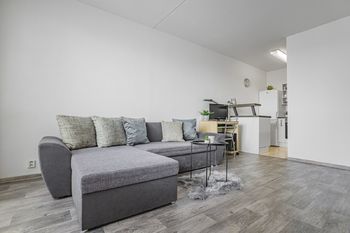 Obývací pokoj s kuchyňským koutem - Prodej bytu 2+kk v osobním vlastnictví 42 m², Kladno