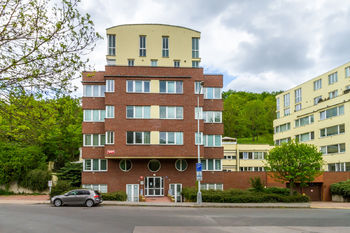Pohled na dům - Prodej bytu 3+kk v osobním vlastnictví, Praha 5 - Košíře