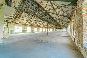 Pronájem skladovacích prostor 6800 m², Slaný