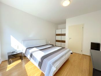 ložnice - Pronájem bytu 2+kk v osobním vlastnictví, Praha 5 - Smíchov