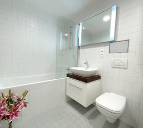 koupelna - Pronájem bytu 2+kk v osobním vlastnictví, Praha 5 - Smíchov