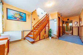 Prodej domu 245 m², Narysov