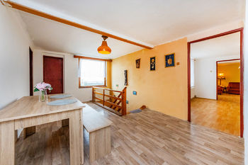 Prodej domu 245 m², Narysov