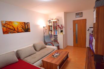 Obývací pokoj - Prodej bytu 2+1 v družstevním vlastnictví 53 m², Praha 9 - Střížkov