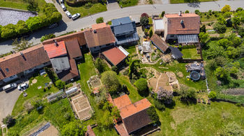pohled z dronu na RD, atrium a letní kuchyni - Prodej domu 248 m², Domašov