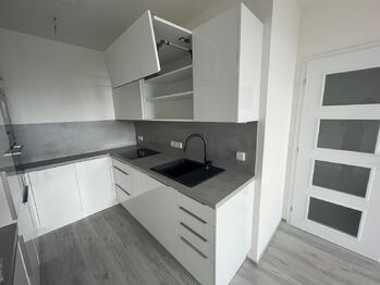 Pronájem bytu 2+kk v družstevním vlastnictví 43 m², Praha 4 - Háje