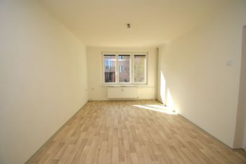 Obývací pokoj - Pronájem bytu 3+1 v osobním vlastnictví 64 m², Písek